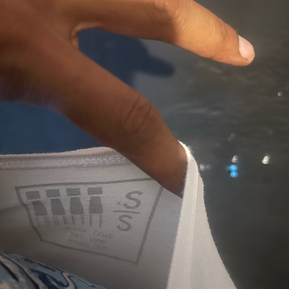 Anime Kissing Crop Top - Picture 5 of 6